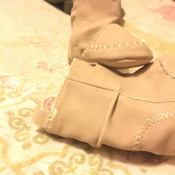 BabyGAP Moccasin Boots - Picture 8 of 8